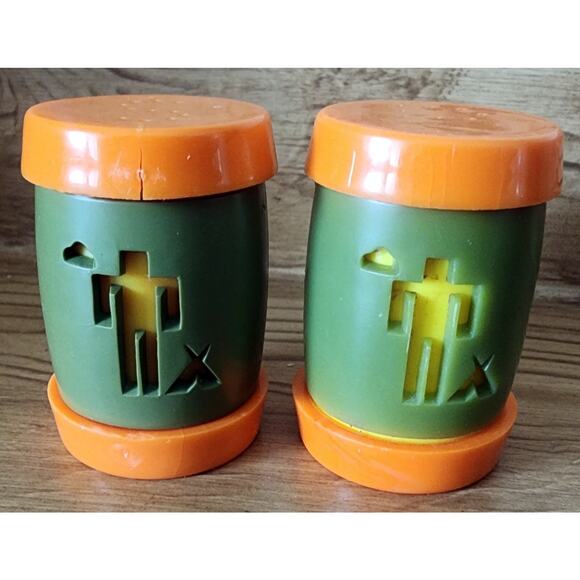 Vintage St. Labre Indian School Ashland Montana Salt & Pepper Shakers Plastic - Picture 2 of 13